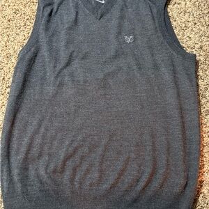 Nike Men's Charcoal Gray short sleeve sweater